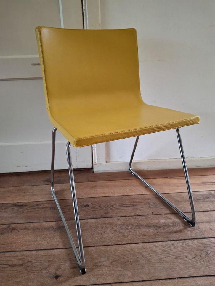 Gele Ikea Bernhard Stoel in Goede Staat, Huis en Inrichting, Stoelen, Gebruikt, Eén, Leer, Metaal, Overige kleuren, Ophalen