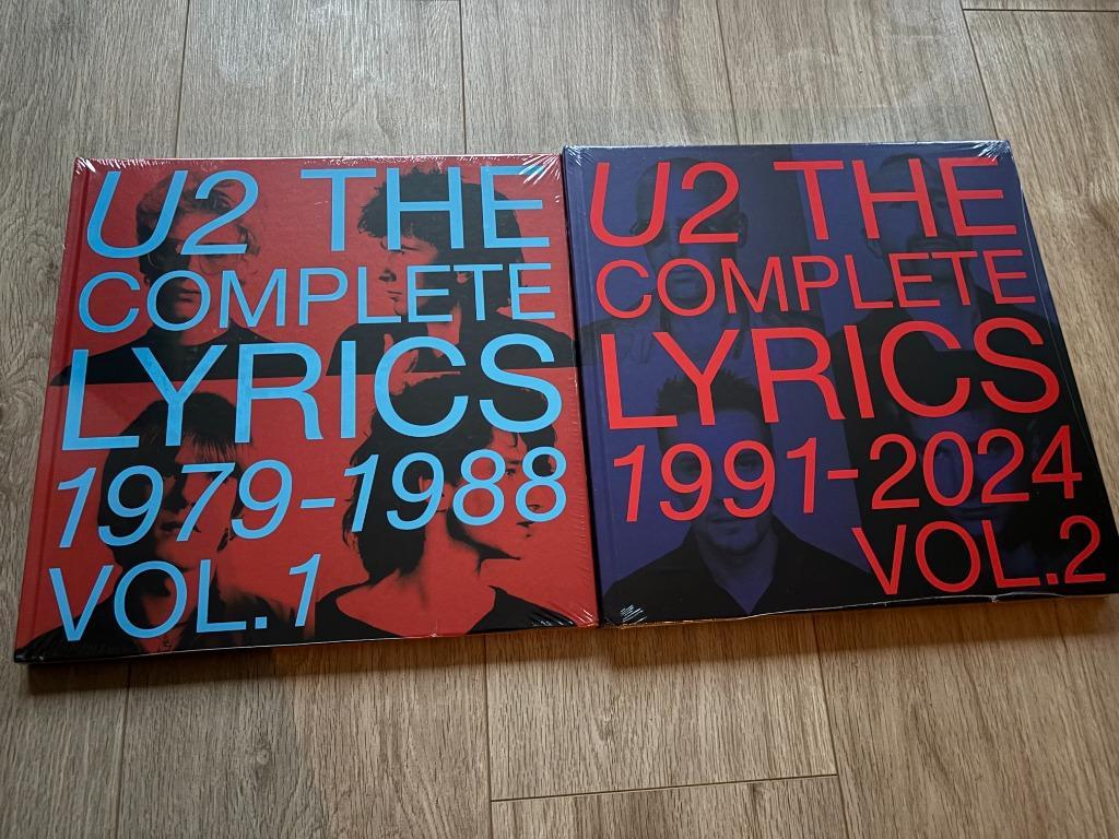 【激レア非売品！】U2 THE COMPLETE LYRICS 2冊セット！！ 激レア非売品！】U2 THE COMPLETE LYRICS 2冊セット！！ - メルカリ