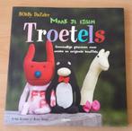 Maak Je Eigen Troetels - Bobby Dazzler - 2011 - naaien, Ophalen of Verzenden, Gelezen, Poppen maken