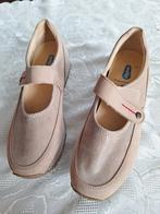 Wolky beige klittenbandschoen Maat 40 1/2, Ophalen of Verzenden, Zo goed als nieuw, Beige