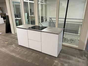 Kvik showroom keukenblok Mano/Tinta White beschikbaar voor biedingen