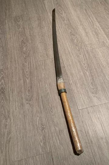 Zwaard beschikbaar voor biedingen