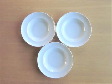 Kahla 3 ronde diepe witte borden D23,5cm H4cm beschikbaar voor biedingen