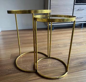 2 leuke, gouden salon tafeltjes beschikbaar voor biedingen