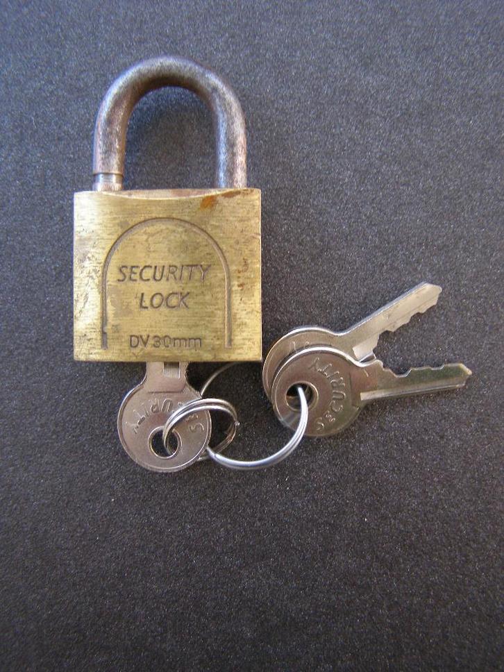 Hangslot SECURITY LOCK DV 30 mm, incl 3 sleutels, Doe-het-zelf en Verbouw, Hang- en Sluitwerk, Gebruikt, Slot, Koper of Messing