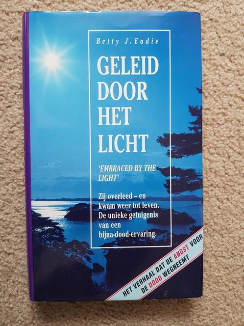 Geleid Door Het Licht -  Betty J. Eadie, Boeken, Esoterie en Spiritualiteit, Zo goed als nieuw, Overige typen, Verzenden