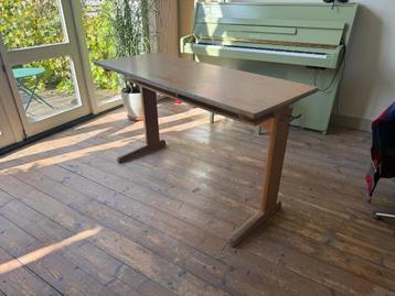 Vintage schoolbureau (Casala) jaren '60 beschikbaar voor biedingen