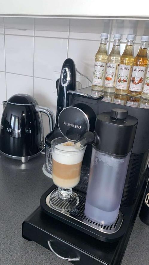 Nespresso Gran Lattissima koffiecupmachine, Witgoed en Apparatuur, Koffiezetapparaten, Zo goed als nieuw, Ophalen