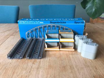 Märklin H0 Bogenbrücke met pijlers in doos beschikbaar voor biedingen