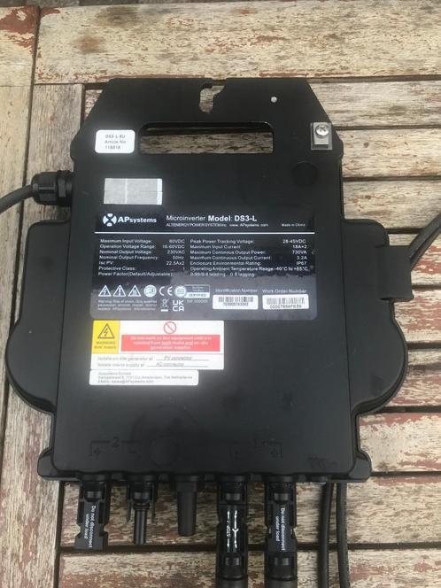 APSystems 2x omvormers DS3-L met toebehoren voor 4 panelen, Doe-het-zelf en Verbouw, Elektra en Kabels, Zo goed als nieuw, Overige typen