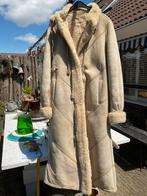 LAMMY COAT LANG MODEL met mooie lederaccenten in mt.M 38/40, Kleding | Dames, Jassen | Winter, Maat 38/40 (M), Beige, Ophalen of Verzenden
