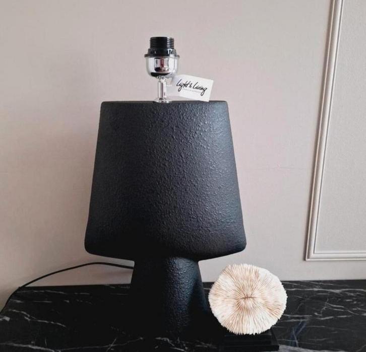 Zwarte grote tafellamp van Light & Living Nieuw! 1x, Huis en Inrichting, Lampen | Tafellampen, Nieuw, 50 tot 75 cm, Ophalen of Verzenden