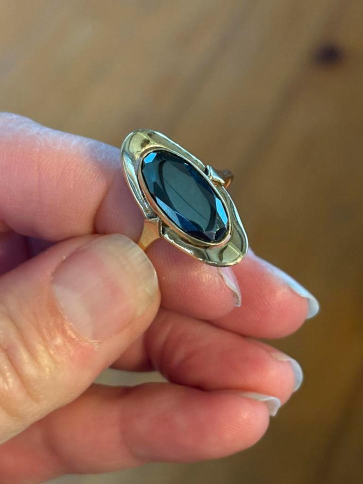 14 karaat gouden ring met ovaal gefacetteerde hematiet, Sieraden, Tassen en Uiterlijk, Ringen, Zo goed als nieuw, Dame, 18 tot 19