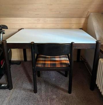 Tafel/bureau + stoel 