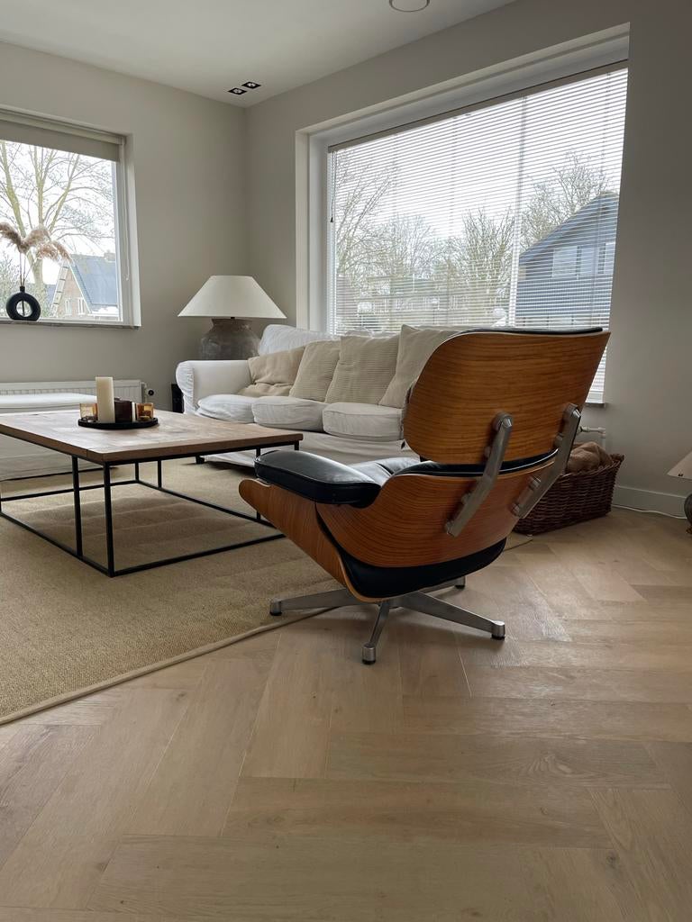 Eames Lounge Chair donkerblauw - Gebruikt, Huis en Inrichting, Ophalen, Gebruikt, Hout, 75 tot 100 cm
