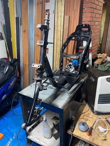 Zip frame en blok met nummers beschikbaar voor biedingen