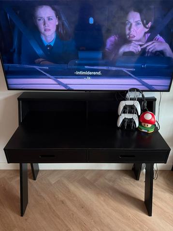 Zwart houten bureau met 2 lades beschikbaar voor biedingen