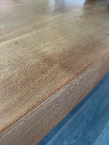 Teakhouten Eettafel met Metalen Onderstel beschikbaar voor biedingen