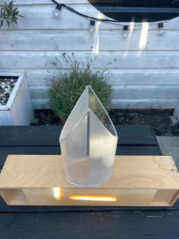 Design glazen vaas met melkglas beschikbaar voor biedingen