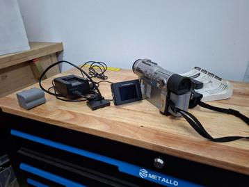 uitstekende mini dv sharp filmcamera met 2 accu,s beschikbaar voor biedingen