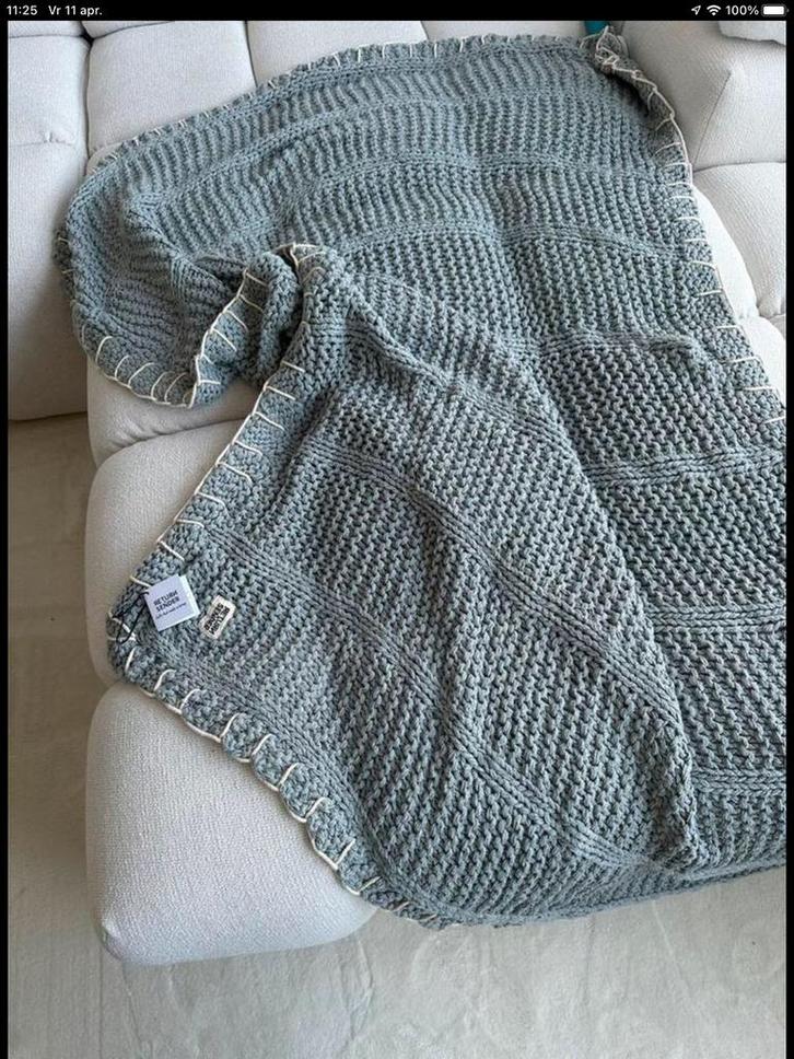 Return To Sender Plaid - Handgemaakt, Huis en Inrichting, Woonaccessoires | Plaids en Woondekens, Zo goed als nieuw, Ophalen of Verzenden