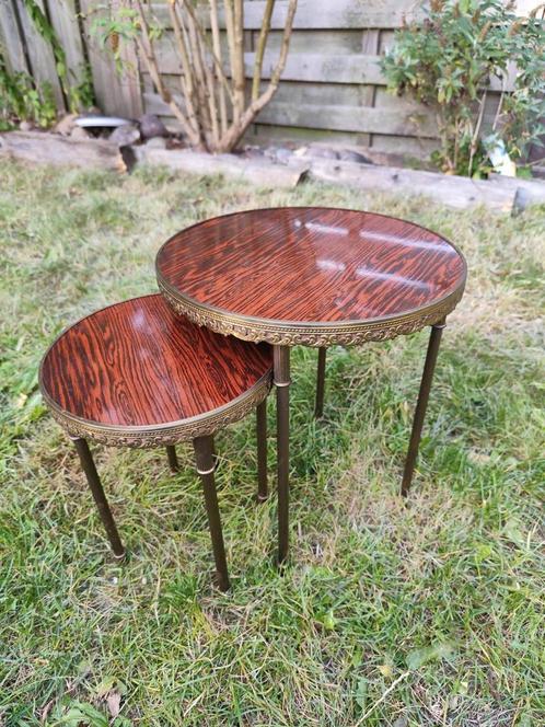 Set van 2 klassieke bijzettafeltjes, jaren ’60

 , Huis en Inrichting, Tafels | Bijzettafels, Zo goed als nieuw, Rond, Minder dan 45 cm