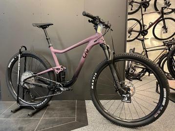 Liv Pique 29 2 (Giant) full suspension van €2699 voor €1899 beschikbaar voor biedingen