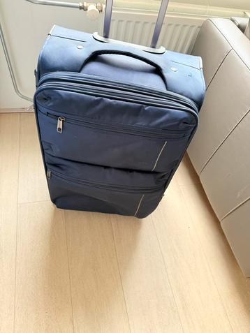 Koffer L formaat 65/45 cm zgan. twee keer gebruikt €20,- beschikbaar voor biedingen