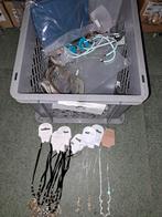 Partij sieraden met tas, kettingen, diversen, Overige materialen, Verstelbaar, Overige kleuren, Nieuw