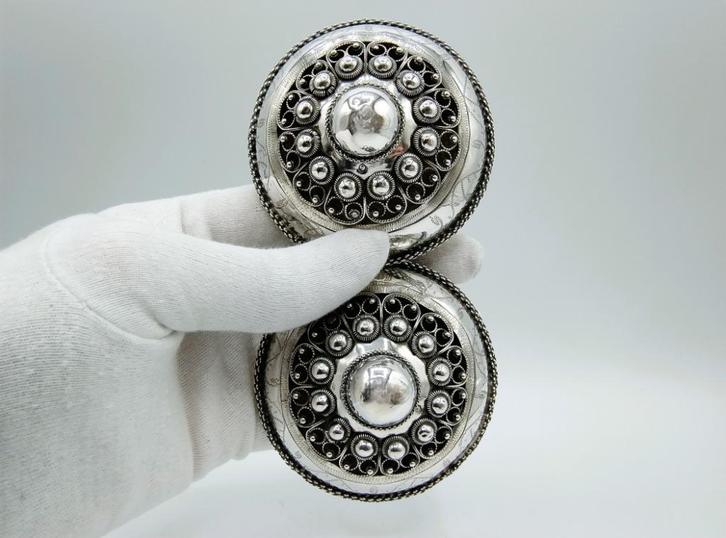 Zilveren broekstukken, Zuid-Beveland, 1900, Antiek en Kunst, Antiek | Goud en Zilver, Zilver, Verzenden