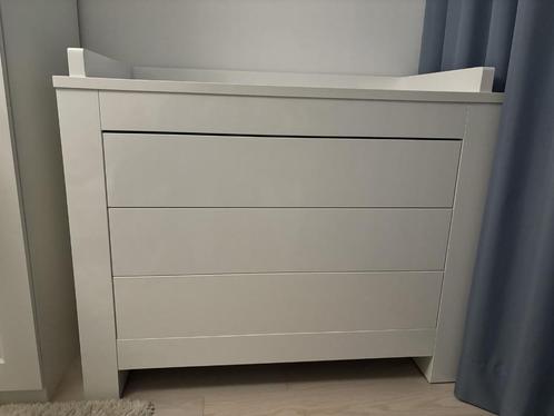 Kidsmill | Alaska II / 2 | Commode + Wandrek | Hoogglans Wit, Kinderen en Baby's, Kinderkamer | Commodes en Kasten, Gebruikt, Commode