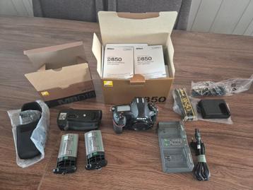Nikon D850 met Battery pack + 2 el19 batterijen beschikbaar voor biedingen