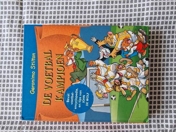 Geronimo Stilton - De voetbalkampioen, Boeken, Kinderboeken | Jeugd | onder 10 jaar, Zo goed als nieuw, Fictie algemeen, Ophalen of Verzenden