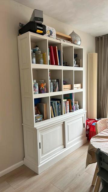 Hele mooie buffetkast beschikbaar voor biedingen