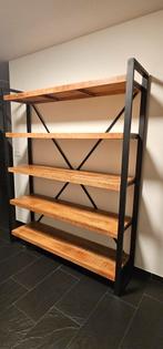 Industriële boekenkast metaal ,mangohout, Huis en Inrichting, Ophalen, Zo goed als nieuw