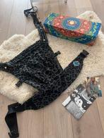Artipoppe baby draagzak Leopard Grey, zeitgeist nette staat, Ophalen of Verzenden, Buik of Rug, Draagzak, Overige merken