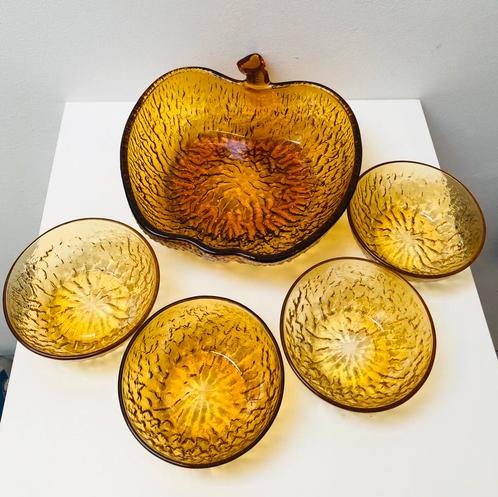 Amberkleurige glazen schalen in de vorm van een appel, Antiek en Kunst, Antiek | Glas en Kristal, Ophalen of Verzenden