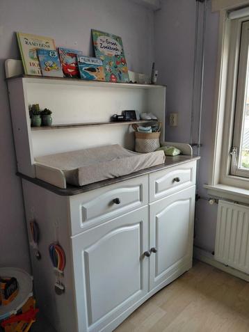 Commode in goede staat, 2 delig beschikbaar voor biedingen