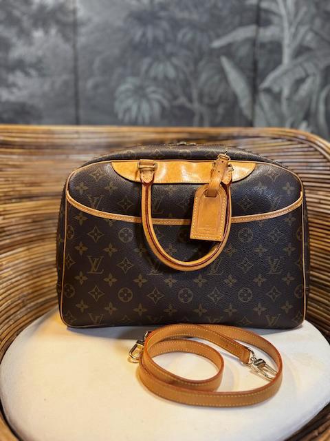 ORIGINELE LOUIS VUITTON DEAUVILLE MET SCHOUDERBAND, Sieraden, Tassen en Uiterlijk, Beautycases, Zo goed als nieuw, Bruin, Ophalen