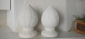 2x Stenen Ornamenten Roomwit - Huisdecoratie beschikbaar voor biedingen