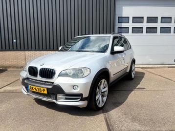 BMW X5 XDRIVE 3.0D SCHERM/NAVI/CAMERA/APK26/FULLOPTIE/21INCH beschikbaar voor biedingen