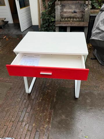 Compact Bureau - 80x58cm Wit Houtnerf, Rode Lade, Glas beschikbaar voor biedingen