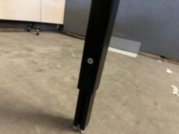 Markant bureau met knop en kabelgoot 180x90xH62-84cm, 24stuk - afbeelding 8