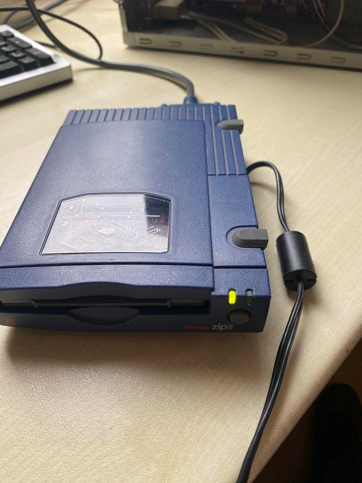 Iomega zipdrive parallelle poort, Computers en Software, Harde schijven, Zo goed als nieuw, Desktop, Extern, Overige aansluitingen