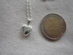 52.  Piepklein oud medaillon, zilver 925, Sieraden, Tassen en Uiterlijk, Antieke sieraden, Ophalen, Zilver
