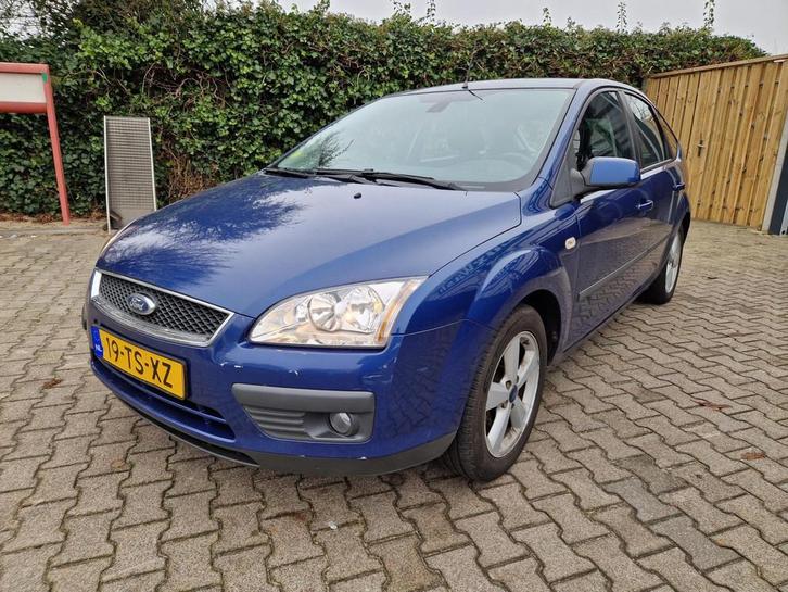 Ford Focus 1.6-16V Futura/STOELVERWARMING/AIRCO, Auto's, Ford, Bedrijf, Te koop, Focus, ABS, Airbags, Airconditioning, Boordcomputer