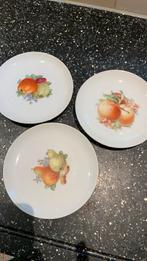 Drie vintage fruit -/ dessertbordjes., Antiek en Kunst, Ophalen of Verzenden