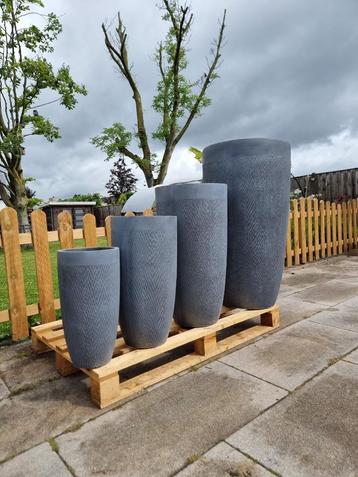 4x Grote Nieuwe Bloembak / Plantenbak / Vaas / Pot beschikbaar voor biedingen