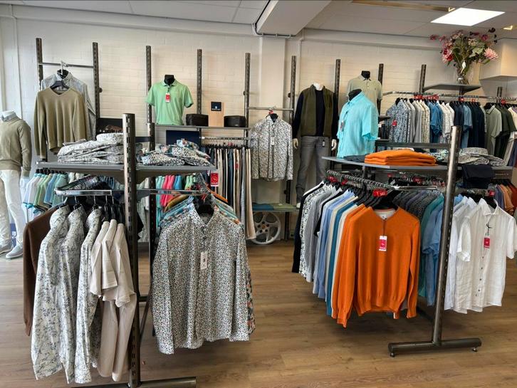 Winkelinrichting inventaris kledingwinkel 350-400m2, Zakelijke goederen, Kantoor en Winkelinrichting | Winkel en Inventaris, Ophalen