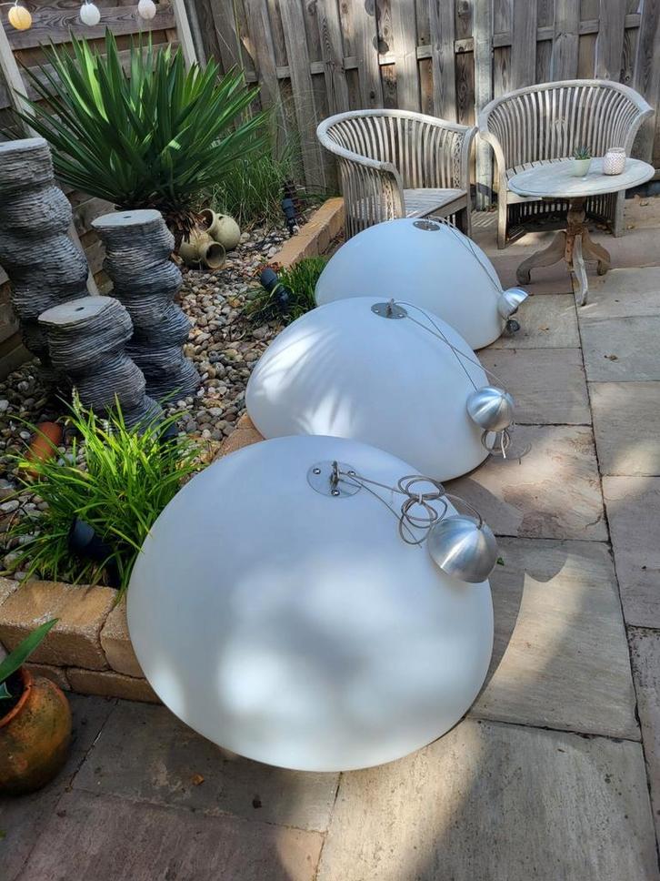 Hanglamp Ø90 cm – Formadri / Kayradome – Wit – 3 stuks, Huis en Inrichting, Lampen | Plafondlampen, Zo goed als nieuw, Kunststof